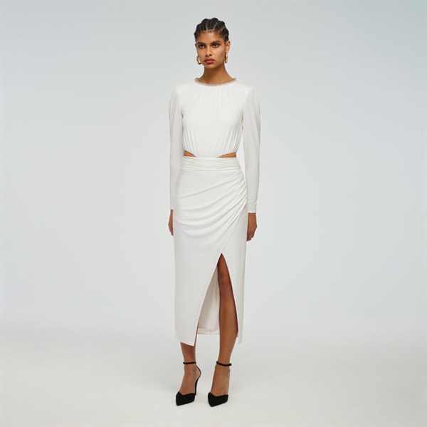 Beyaz Bel Detaylı Yırtmaçlı Tasarım Elbise