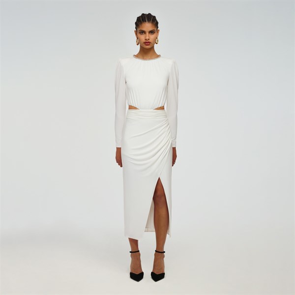Beyaz Bel Detaylı Yırtmaçlı Tasarım Elbise