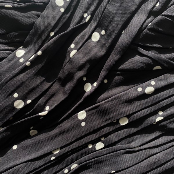 Siyah Üzeri Puantiyeli Drapeli Tasarım Elbise