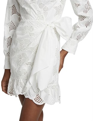 Belden Kurdeleli Delik İşi Beyaz Tasarım Elbise